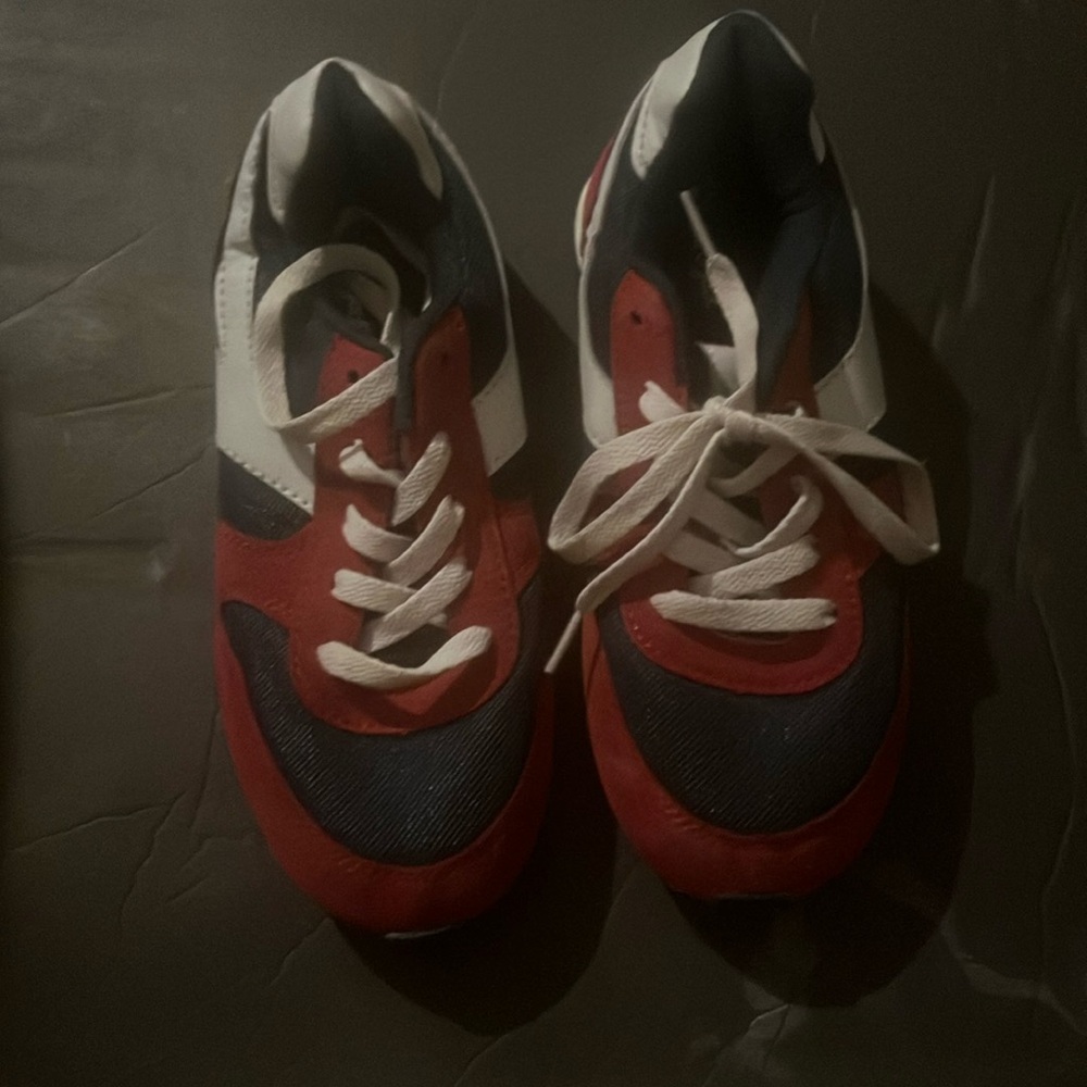 New Cat  & Jack Boys(unisex) sneakers. Never worn!
